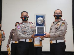 Satlantas Polres Depok Raih Penghargaan Program RSPA Terbaik Satlantas Polres Depok Raih Penghargaan Program RSPA Terbaik
