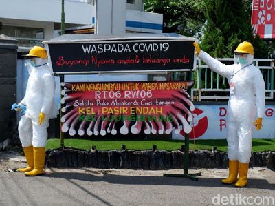 Peti Mati dan Patung Berpakaian APD Juga Mejeng di Bandung Lho