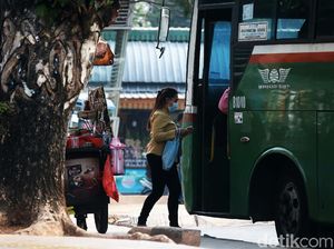 PSBB, Terminal Bayangan Pasar Rebo Sepi Penumpang