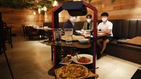 Canggih! Restoran di Korea Selatan Layani Pelanggan Dengan Robot