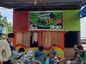 Tak Terima Duit, Pembayaran di Warkop Ini Hanya Pakai Sampah Daur Ulang