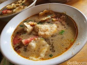 Soto Betawi Djimat : Sluurp! Sedapnya Soto Campur dan Oseng Daging Betawi Soto Betawi Djimat : Sluurp! Sedapnya Soto Campur dan Oseng Daging Betawi