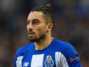 MU Tak Dapat Reguilon, Kini Incar Bek Porto