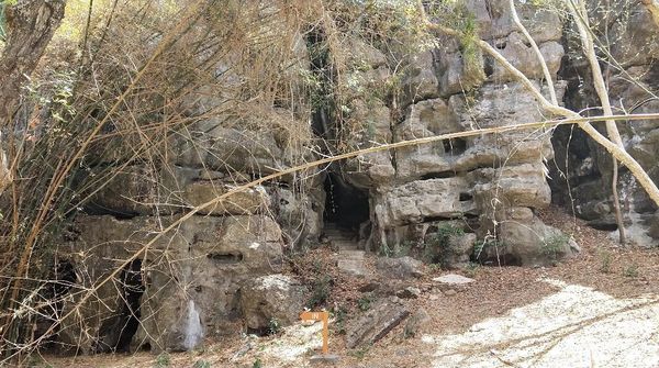 Foto: Gua yang Mitosnya Berasal dari Lautan