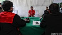 Foto Pelanggar PSBB Disidang di Tempat