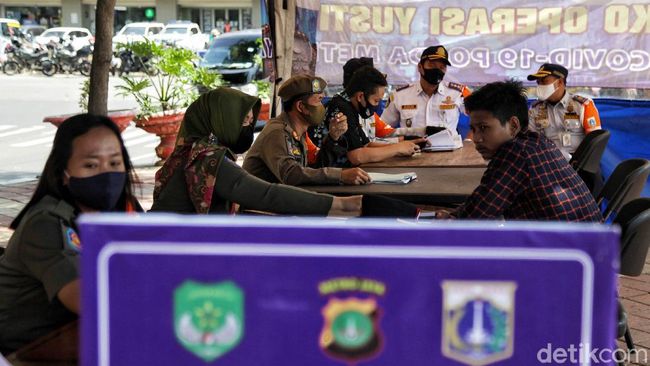 Polisi Evaluasi Penindakan Pemobil Sendiri Tak Pakai Masker Polisi Evaluasi Penindakan Pemobil Sendiri Tak Pakai Masker