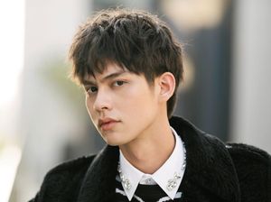 10 Foto Tampan Ketua Geng F4 Thailand yang Bintangi Remake Meteor Garden