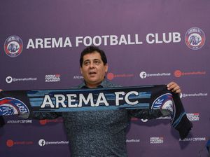 Arema FC Perkenalkan Carlos Oliveira sebagai Pelatih Baru