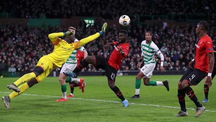 GLASGOW, SCOTLAND - NOVEMBER 28: Edouard Mendy of Stade Rennais FC makes a save during the UEFA Europa League group E match between Celtic FC and Stade Rennes at Celtic Park on November 28, 2019 in Glasgow, United Kingdom. (Photo by Ian MacNicol/Getty Images)