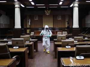 4 Anggota Positif Corona, Gedung DPRD DIY Disemprot Disinfektan 4 Anggota Positif Corona, Gedung DPRD DIY Disemprot Disinfektan