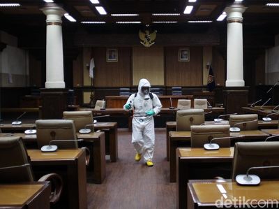 4 Anggota Positif Corona, Gedung DPRD DIY Disemprot Disinfektan