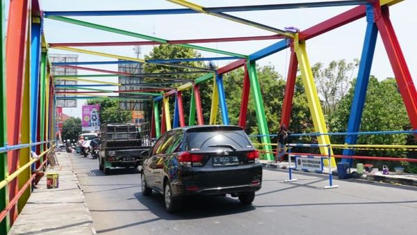 Foto: Jembatan Berwarna Gonjreng dari Pekalongan