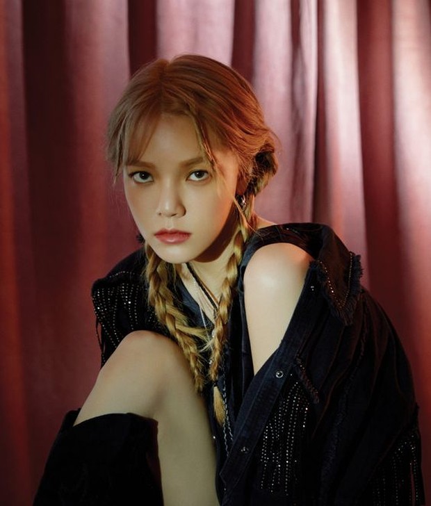 Dia telah membully Mina selama berada di AOA.