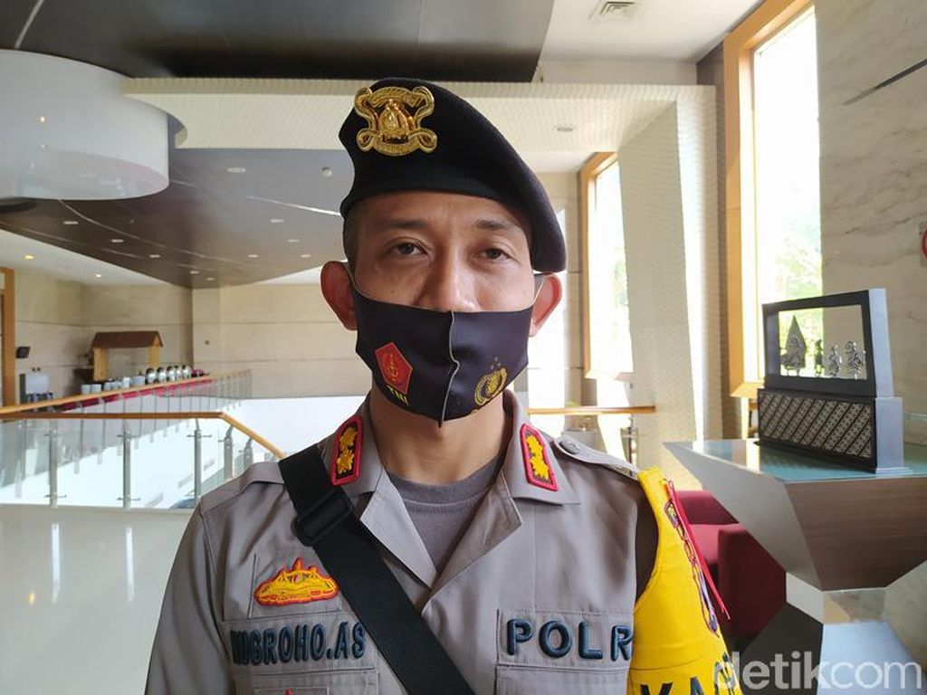 Polisi Akhirnya Ketemu Mbak Ida yang Viral Pamer Celana Dalam Sambil Motoran Polisi Akhirnya Ketemu Mbak Ida yang Viral Pamer Celana Dalam Sambil Motoran