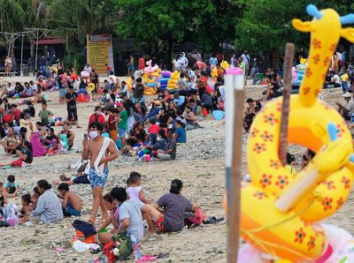 Pantai Sanur Bali Ramai Wisatawan Banget