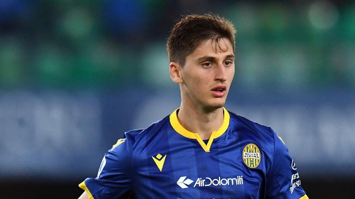 VERONA, ITALY - OCTOBER 25:  Marash Kumbulla of Hellas Verona  looks on during the Serie A match between Hellas Verona and US Sassuolo at Stadio Marcantonio Bentegodi on October 25, 2019 in Verona, Italy.  (Photo by Alessandro Sabattini/Getty Images)