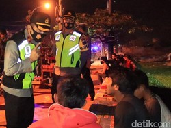 Saat Tim COVID Hunter Tuban Beraksi Jaring Belasan Kawula Muda Tak Bermasker