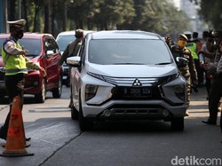 Viral Razia Masker Saat Naik Mobil Sendiri, Karyawan Dealer Berbaju Transparan Di-PHK