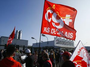 Pegawai Bridgestone Prancis Demo Usai Pabrik Ditutup