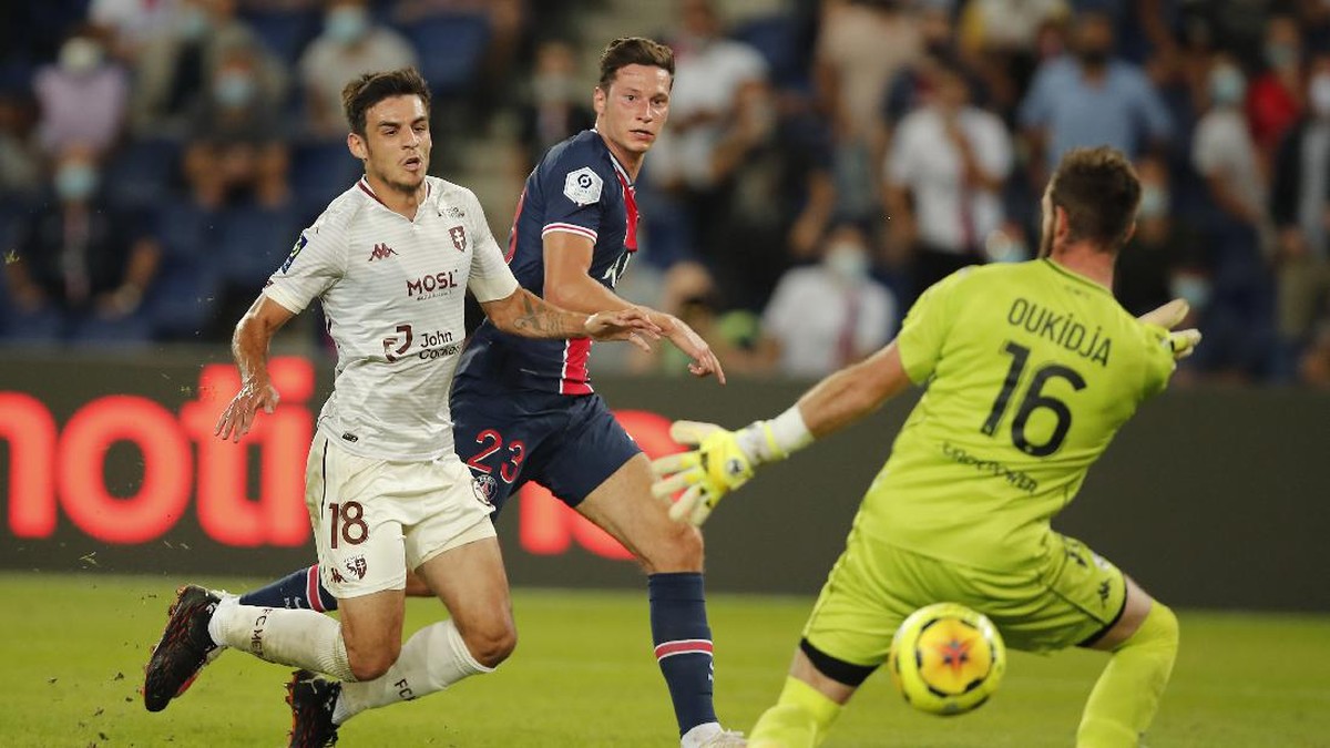 Paris Saint-Saint Germain kalahkan Metz 1-0. (Foto: AP/Francois Mori)