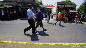 Polisi Olah TKP Penyerangan Habib Umar Assegaf