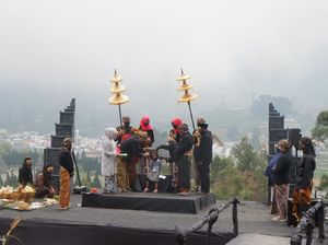Ritual Cukur Rambut Gimbal Dieng Tahun Ini Berlangsung Sederhana Ritual Cukur Rambut Gimbal Dieng Tahun Ini Berlangsung Sederhana