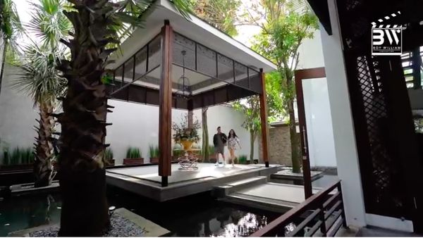 13 Potret Mewahnya Rumah Momo Eks Geisha, Ada Lift dan Chef Pribadi