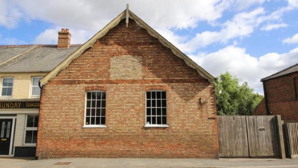 Luarnya Biasa, Tak Disangka Rumah Ini Punya Skate Park Keren di Dalamnya