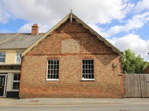 Luarnya Biasa, Tak Disangka Rumah Ini Punya Skate Park Keren di Dalamnya Luarnya Biasa, Tak Disangka Rumah Ini Punya Skate Park Keren di Dalamnya