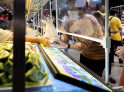 Waspada Klaster Corona, Cek 4 Tips Aman Pesan Makanan di Restoran