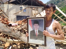 Cerita Ajid Terobos SD Ambruk di Cianjur demi Selamatkan Foto Jokowi