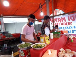 Racikan Sop Kambing Sudi Mampir Jl. Biak Populer Sejak 51 Tahun Lalu