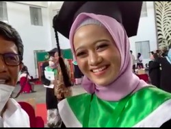 Video Ananda Ayu, Mahasiswi Hindu yang Berhijab Hingga Lulus