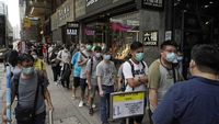 Antrean Warga Hong Kong Demi Pre Order PS5