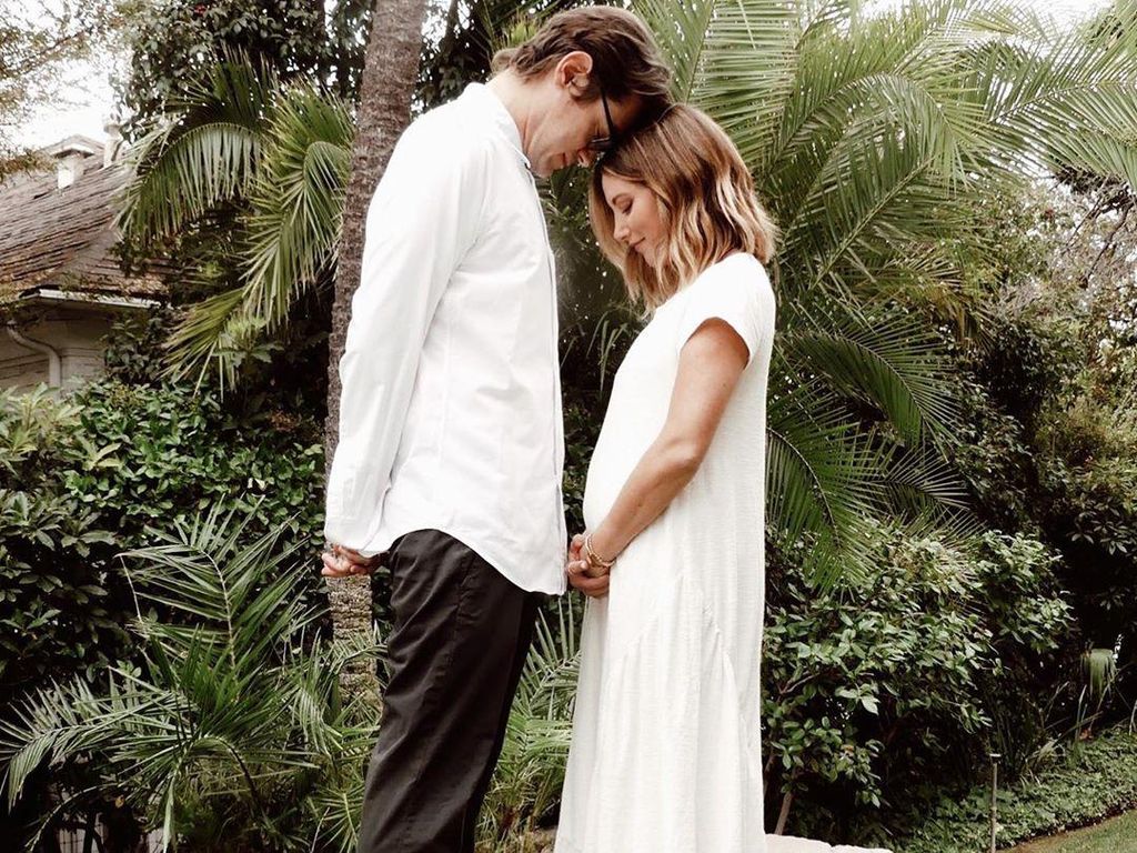 Ashley Tisdale Pamer Baby Bump Setelah 6 Tahun Menikah, Banjir Ucapan Selamat Ashley Tisdale Pamer Baby Bump Setelah 6 Tahun Menikah, Banjir Ucapan Selamat
