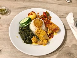 Dari Urusan Paspor Sampai Berburu Nasi Padang di Den Haag