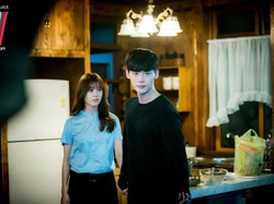 Sinopsis W-Two Worlds Episode 7