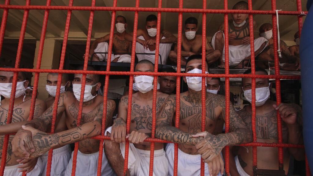 Potret Gangster Penuhi Penjara El Salvador