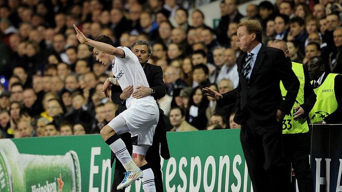 LONDON, ENGLAND - APRIL 13: Real Madrid manager Jose Mourinho grabs Gareth Bale of Spurs as he falls during the UEFA Champions League quarter final second leg match between Tottenham Hotspur and Real Madrid at White Hart Lane on April 13, 2011 in London, England.  (Photo by Jasper Juinen/Getty Images)