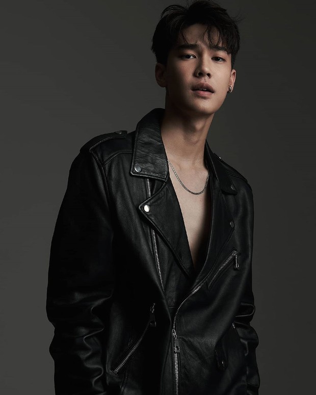 Aktor Dew Jirawat didapuk memerankan karakter Ren yang dalam Meteor garden dulu diperankan Ken Chu sebagai Xi Men.