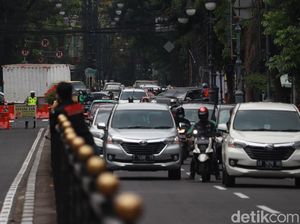 Sejumlah Persimpangan Macet Imbas Buka Tutup Jalan di Kota Bandung Sejumlah Persimpangan Macet Imbas Buka Tutup Jalan di Kota Bandung