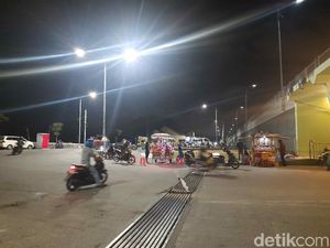 Tak Seramai Malam Minggu Sih, Tapi Banyak yang Tanpa Masker di Suramadu