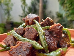 Malas Masak? Bisa Pesan Ayam Woku hingga Paru Cabe Ijo di Sini