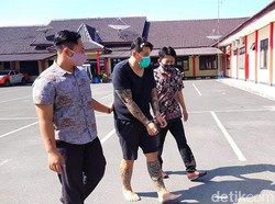 Drama Kejar-kejaran Polisi dan Pencuri Celana Dalam Bermobil di Blora