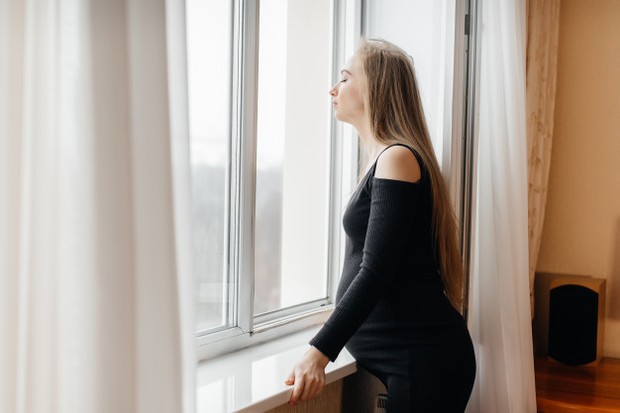 Melakukan Latihan Pernapasan/Foto: Freepik.com Latihan pernapasan dapat membantu mengurangi sakit saat persalinan normal.