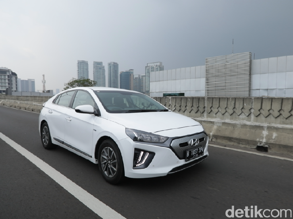Nggak Perlu Sering ke Bengkel, Gimana Perawatan Mobil Listrik? Nggak Perlu Sering ke Bengkel, Gimana Perawatan Mobil Listrik?
