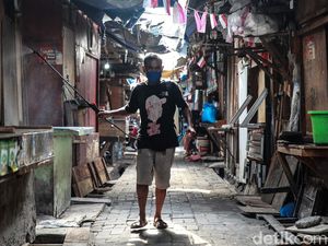 13 Pedagang Kena Corona, Pasar Kalimati Disemprot Disinfektan 13 Pedagang Kena Corona, Pasar Kalimati Disemprot Disinfektan