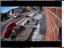 Ngilu! Hanya Pakai Celana Pendek, Bikers Ini Kecelakaan dan Terseret di Ujung Besi Pagar