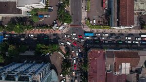 Persimpangan di Bandung Macet Imbas Buka Tutup Jalan