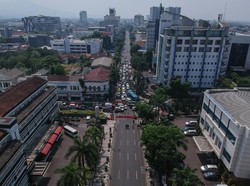 30 Kecamatan Zona Merah Berbuntut Buka-Tutup Jalan di Bandung